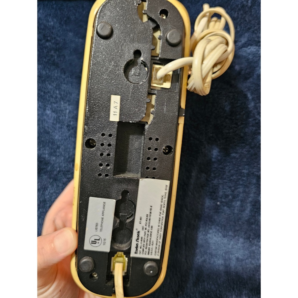 Vintage Radio Shack ET-201 Slimline Corded Phone Yellow Almond Wall Desk Retro - Picture 6 of 8